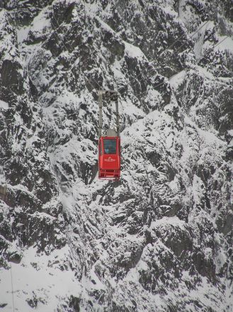 Linbana mellan Skalnaté Pleso och Lomnický Štít.